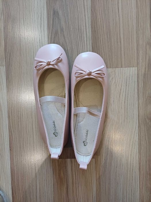 Нежни балеринки в прасковен цвят