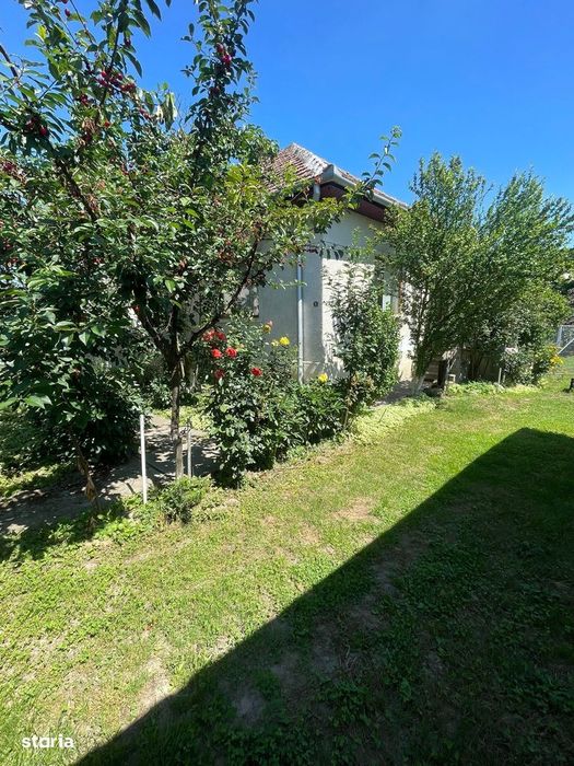 Casa ,curte și gradina.Teren cu 2700 mp.
