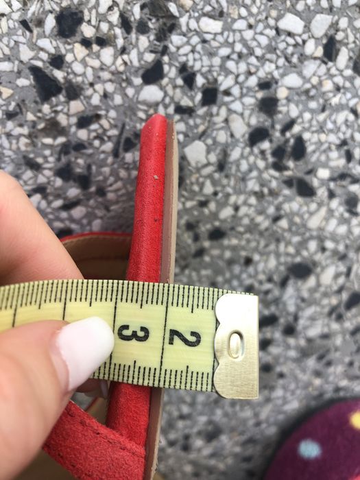 Елегантни сандали на ток