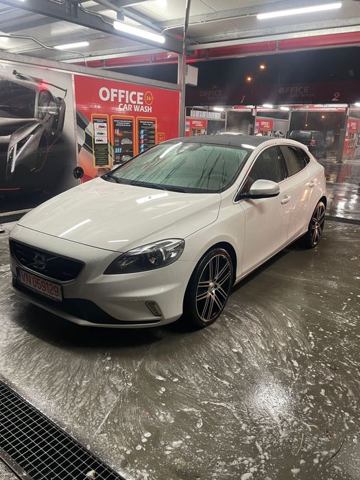 VOLVO V40  R Design