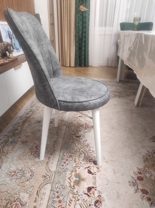 Срочно продам стол со стульями