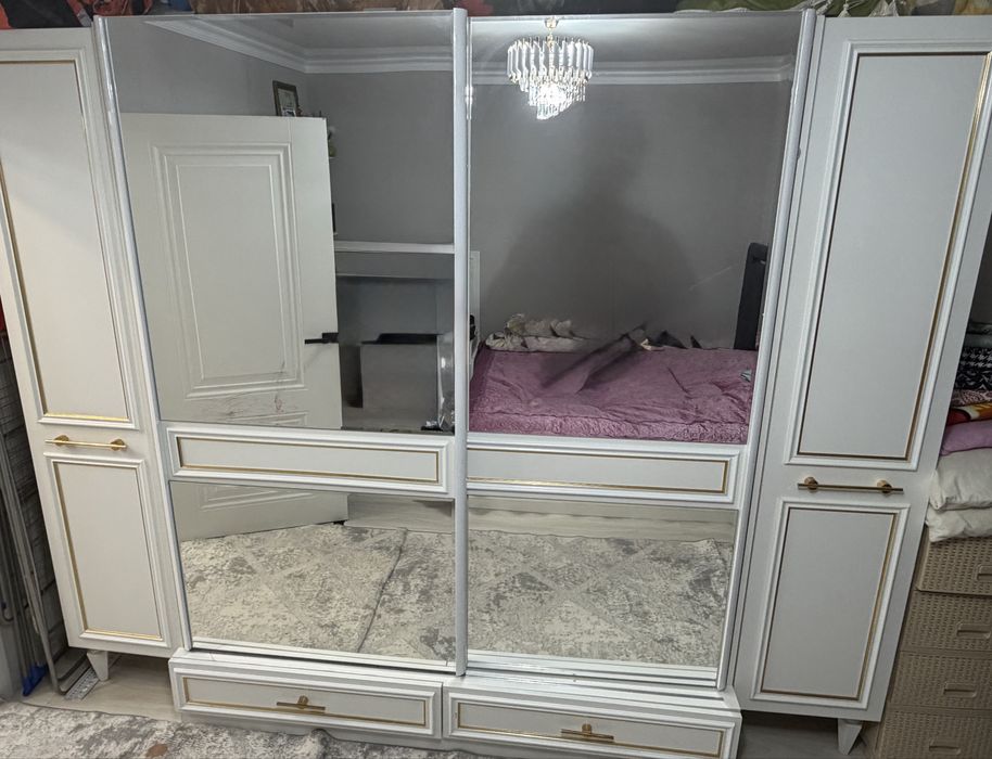 Распашной Шкаф с зеркалом