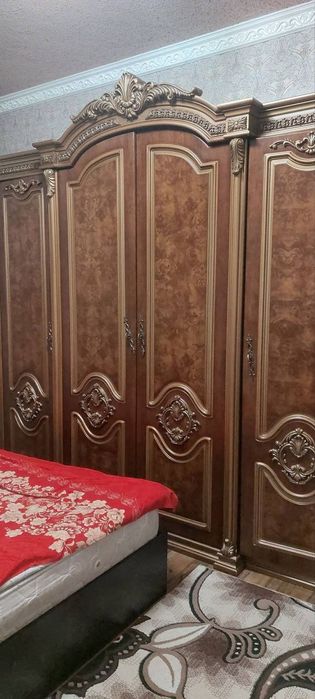 Shkaf tez va arzon sotiladi