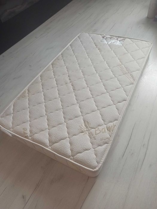 Двулицев матрак Magniflex за детско легло с размери 70 х 120 см.