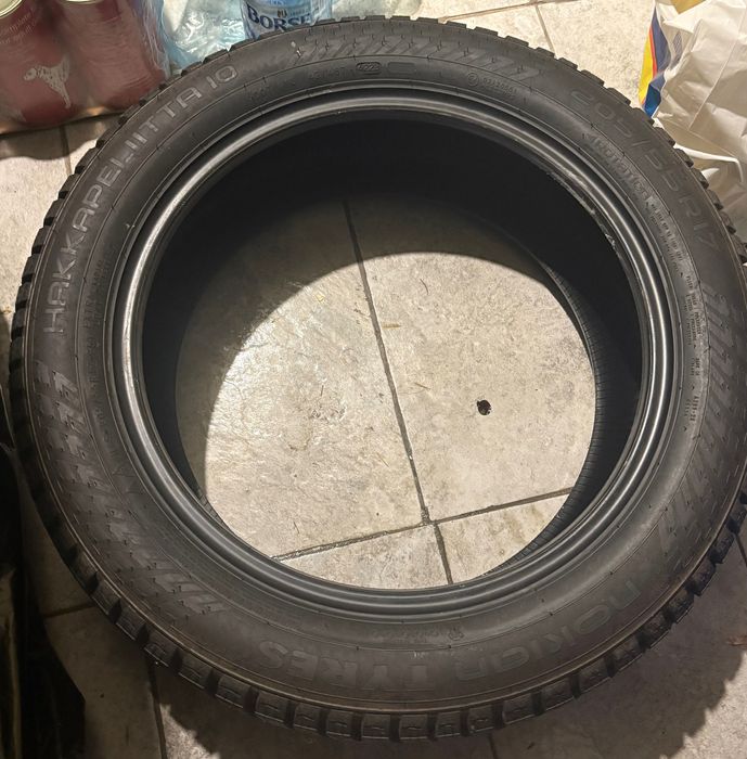 Anvelope iarnă Nokian Hakkapeliitta 10 cu ținte 205/55 R17 DOT 4223