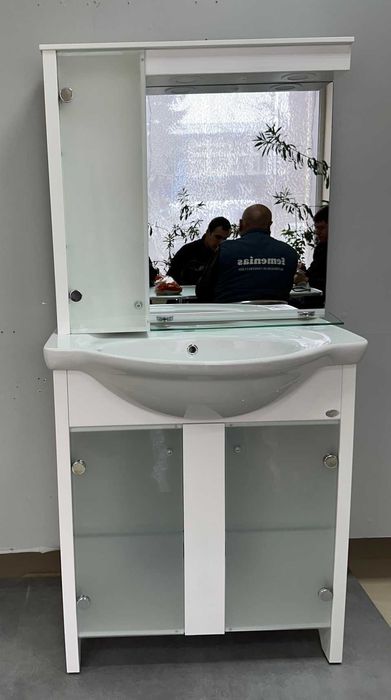 Бял долен шкаф за баня 75 см със стъклени врати - мивка маями