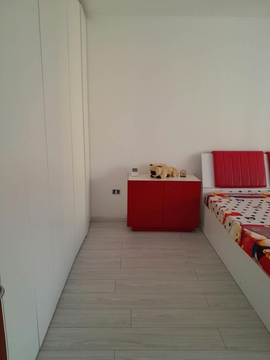 Închiriez apartament