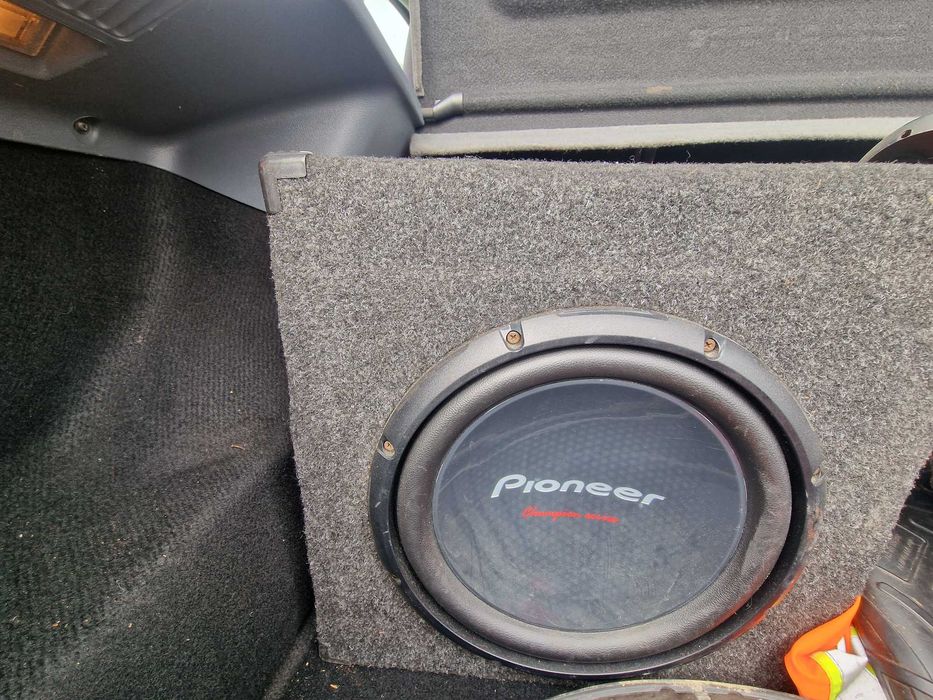 Pioneer - Усилвател и бас каса /линк към видео/