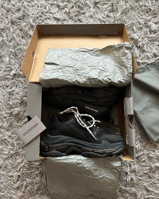 balenciaga triple s