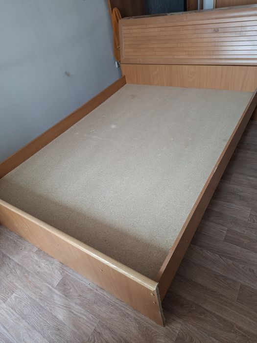 Продам кровать без матраса