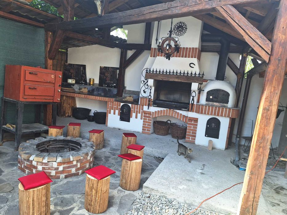 Închiriez casa de vacanta la munte cu ciubar