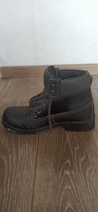Продаются сапоги весенние
