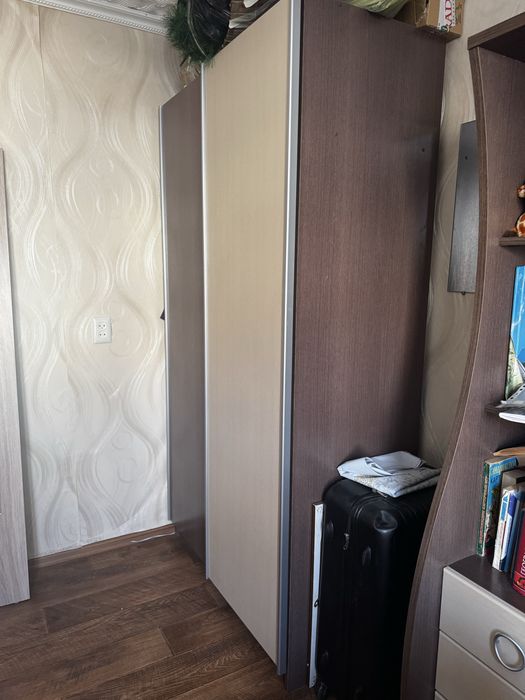 Гарнитур (шкаф, кровать, стол)