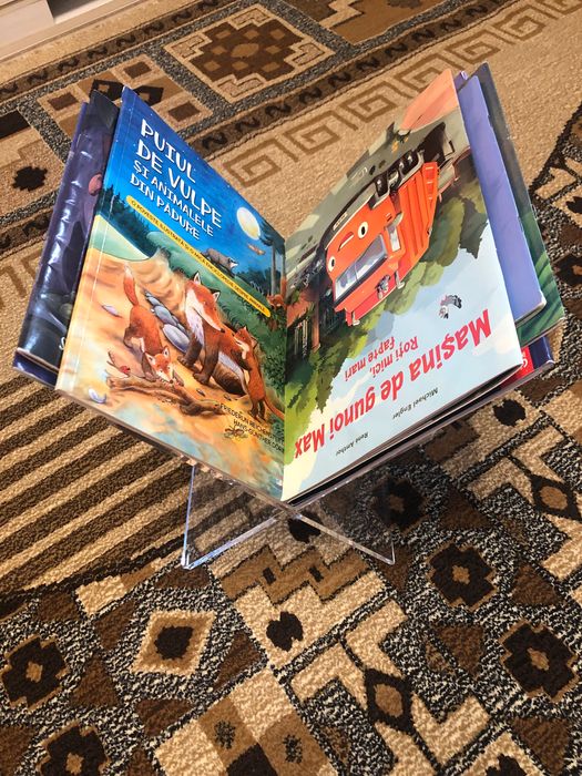 Vand suport acrilic pentru carti