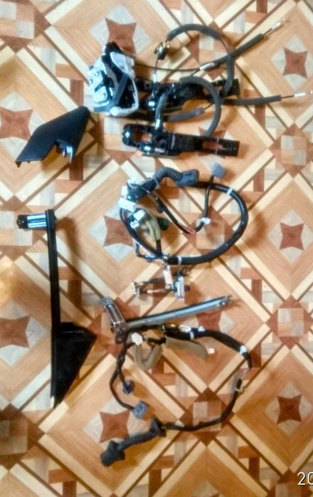 запасные части на Ниссан Селфи внутренности дверей правой стороны