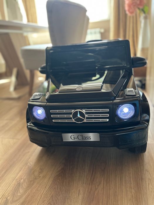 Акумулаторен джип MERCEDES-BENZ с родителски контрол