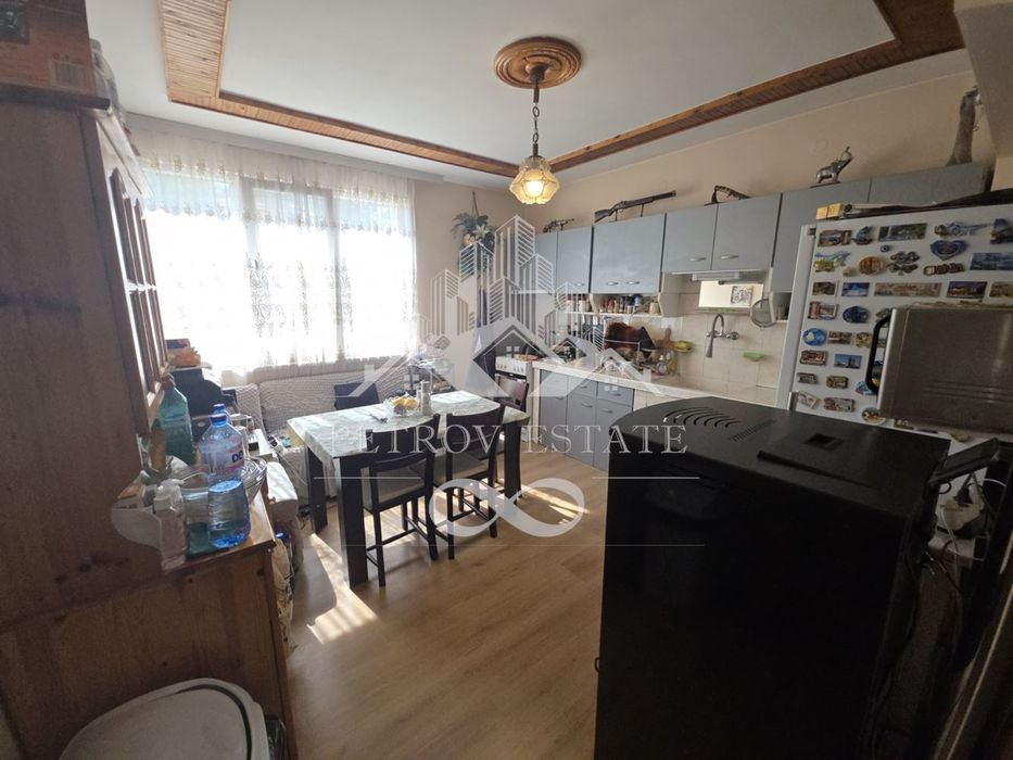 Продава се Къща в Велинград - 240 кв.м за 875 €/кв.м - Снимка #4