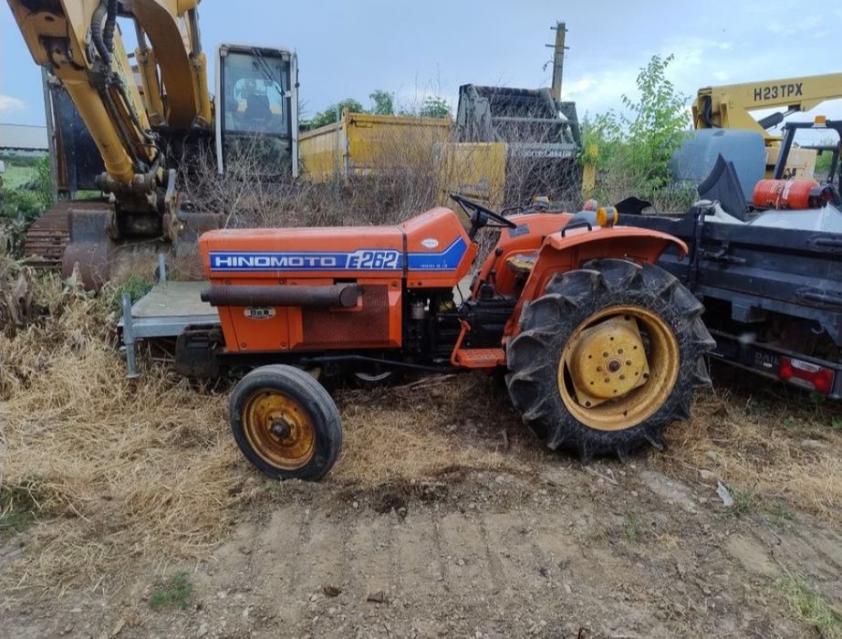 Tractoras japonez Hinomoto E262 26CP