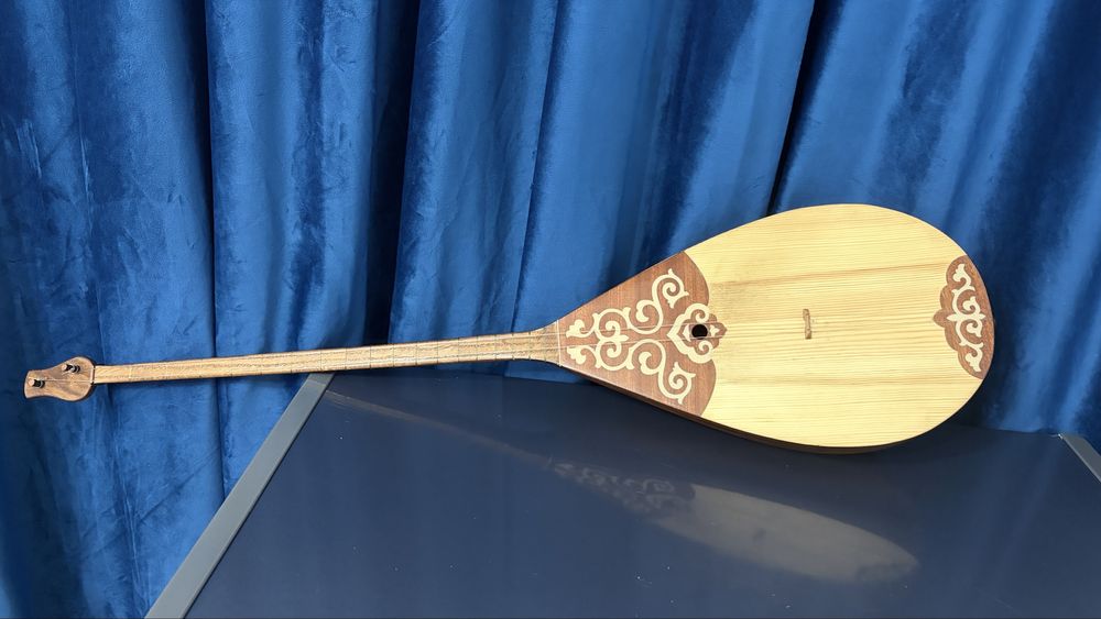 Домбыра ручной работы