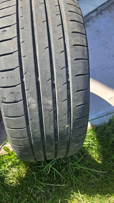 Vând anvelope 215/45/18