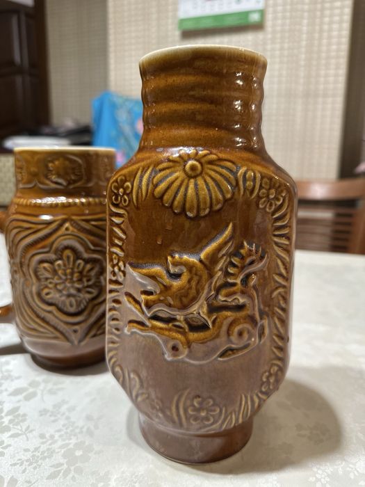 Керамическая кружка и ваза