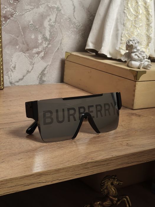 Очки "Burberry" в черной расцветке