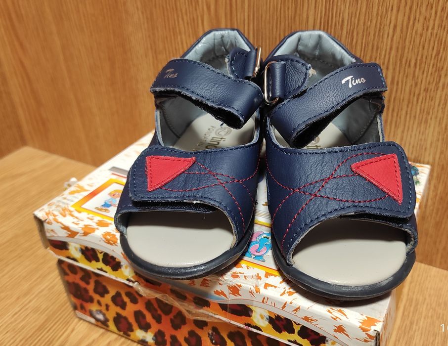 Vând săndăluțe Tino, piele naturală, mărimea 22
