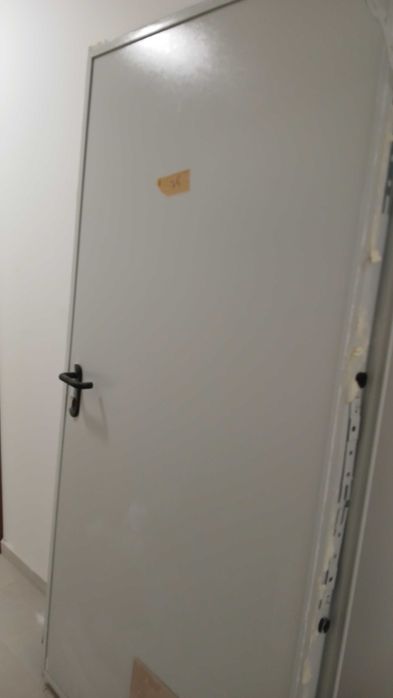 Продавам входна врата огнеупорна