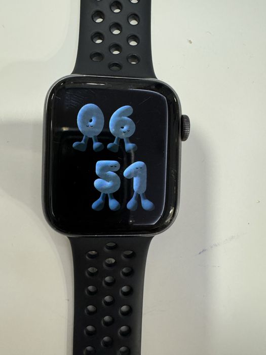 Apple Watch Series 5 44 m смарт часовник