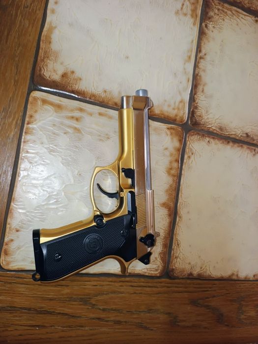 Beretta full metal, gold edition.