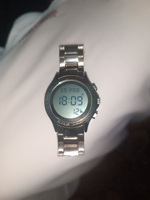 Ал-фажр Соати сотилади