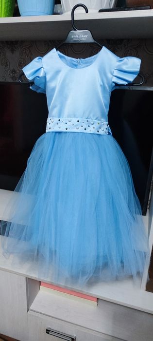 Платье недорого продам