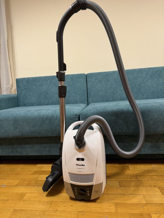 Пылесос Miele Compact C2