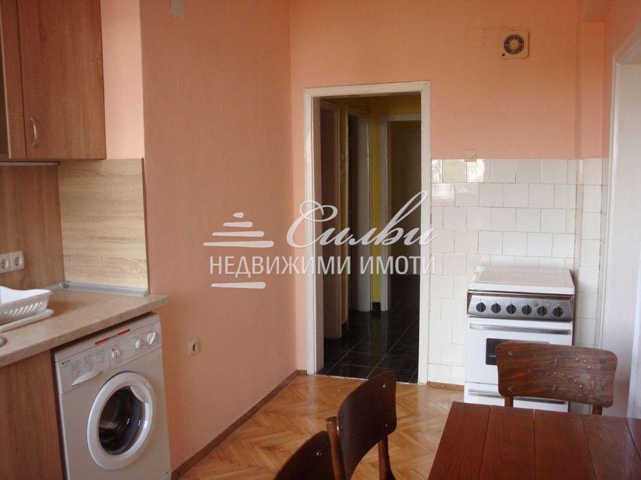 Дава се под наем Тристаен апартамент в Шумен, Център - 90 кв.м за 408 € - Снимка #3