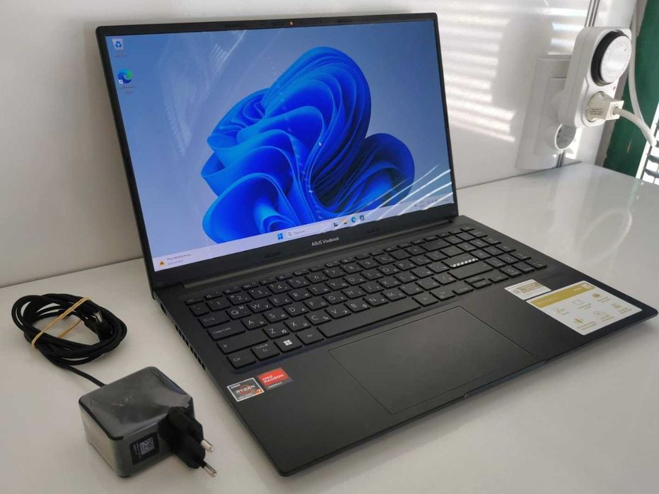 Лаптоп ASUS Vivobook 15 OLED (16/512Gb-ATI)