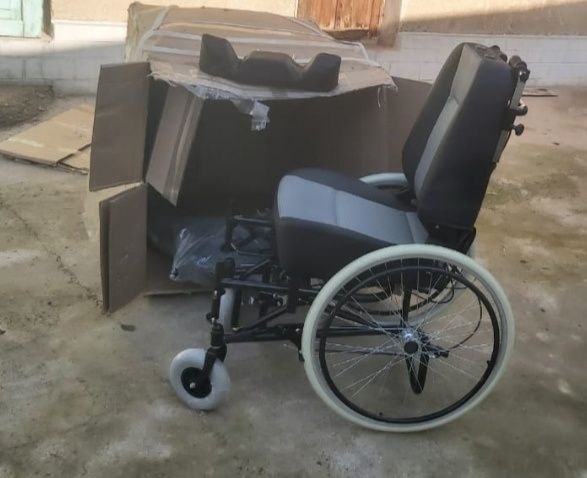 Инвалидная коляска новая.