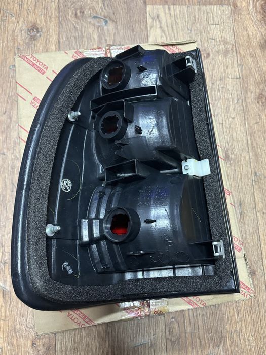 Задний фонарь ланд крузер 100 дорест