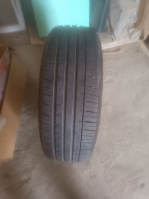 Продам резину в среднем состояние