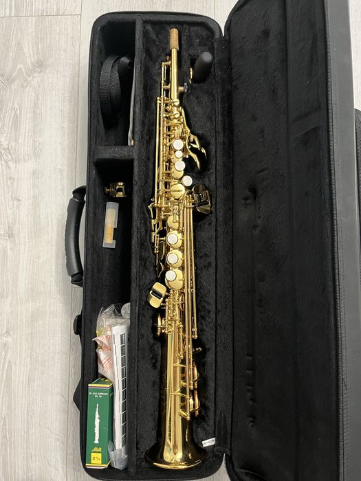 Vând saxofon sopran Yamaha YSS-475, Made in Japan, în stare impecabilă, ca nou.