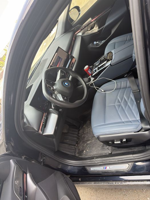 BMW i5 40L M-Sport 2025 yil