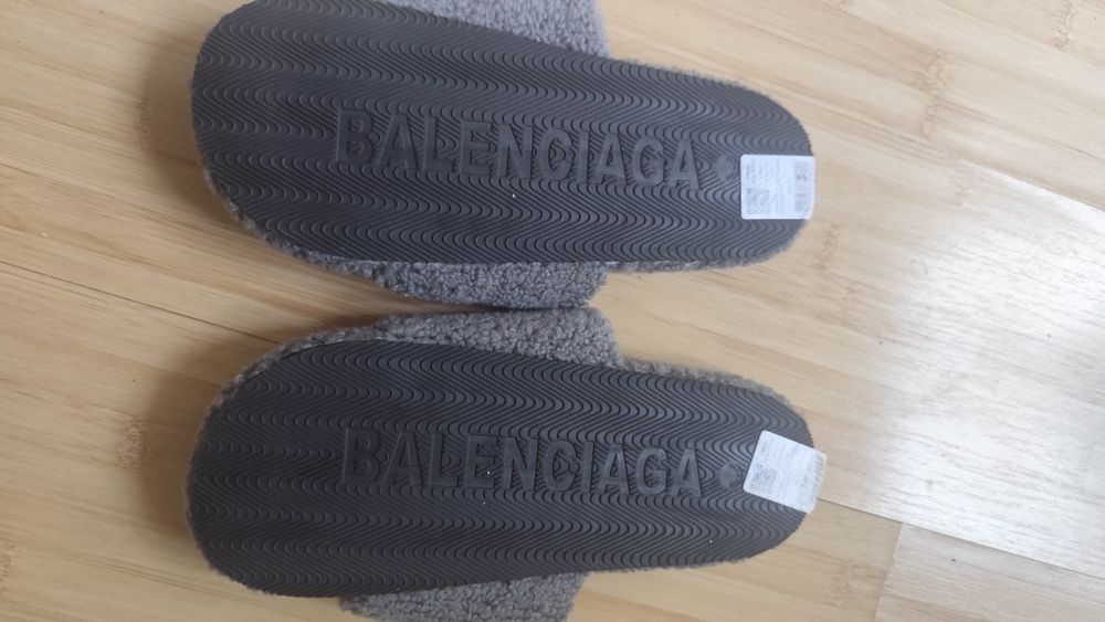 Șlapi Pufoși Balenciaga Furry Gri- Marimea 43