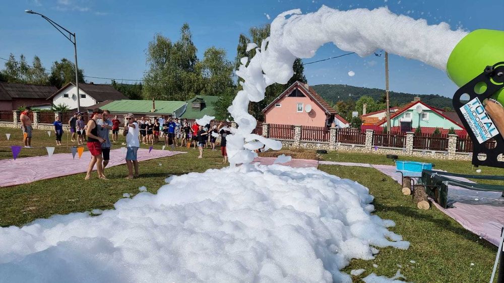 Tun de spuma, Zăpadă artificială,strand,piscina,evenimente
