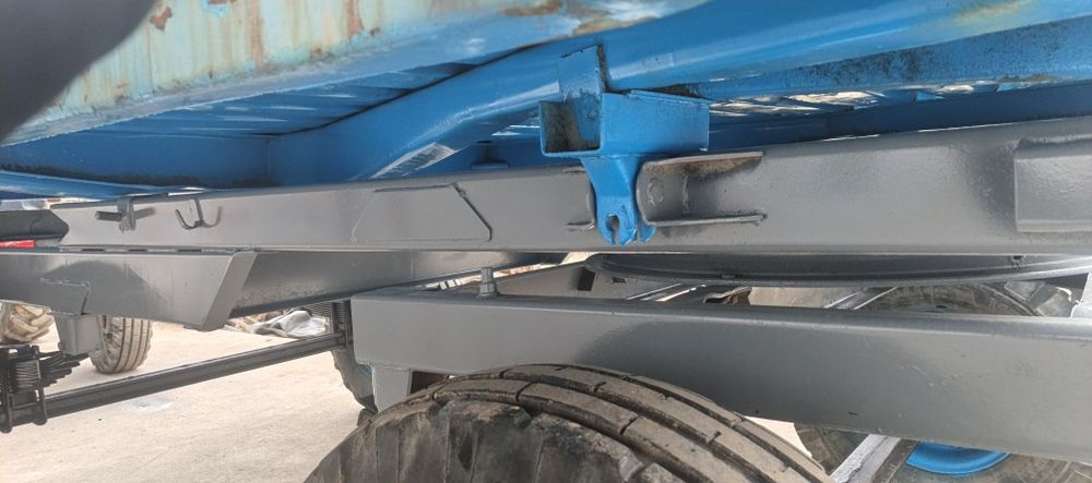 Traktor prseb sotiladi