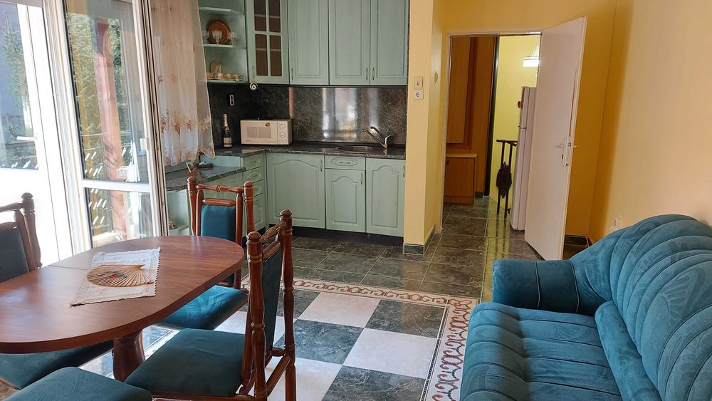 Под НАЕМ, КЪЩА, Идеален Център