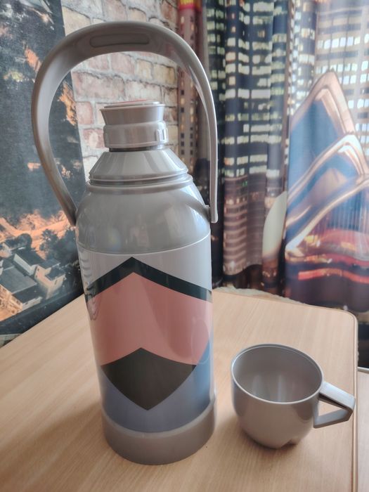 Продам термос 3,2л