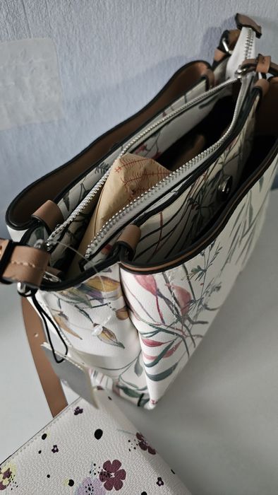 Нови Чанта и портмоне Parfoi на половин цена