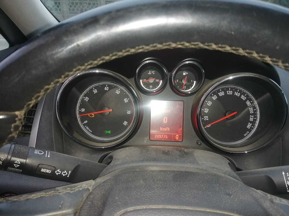Opel Astra J 2011