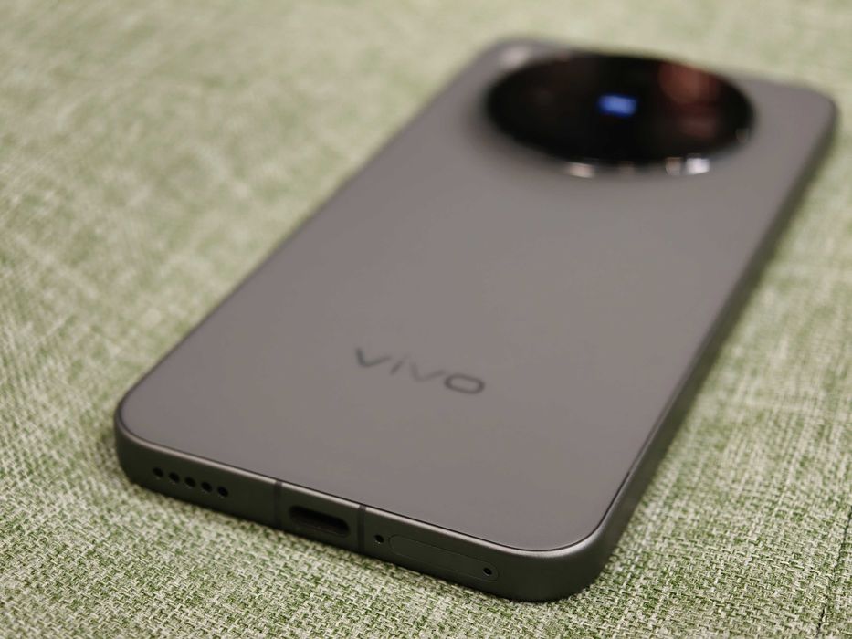 Нов Vivo X300 16/256 черен - 6.31"; Zeiss 200mpx + 50mpx + 50mpx; 6040mAh - 90W; Mediatek 9500