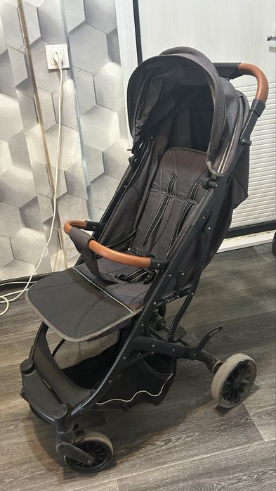 Продам детскую коляску отличное состояние.