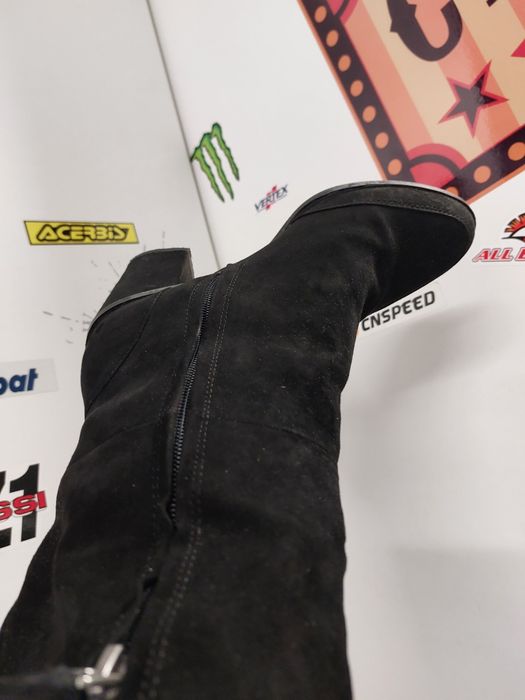 Ботуши Bershka черни велур 38 номер